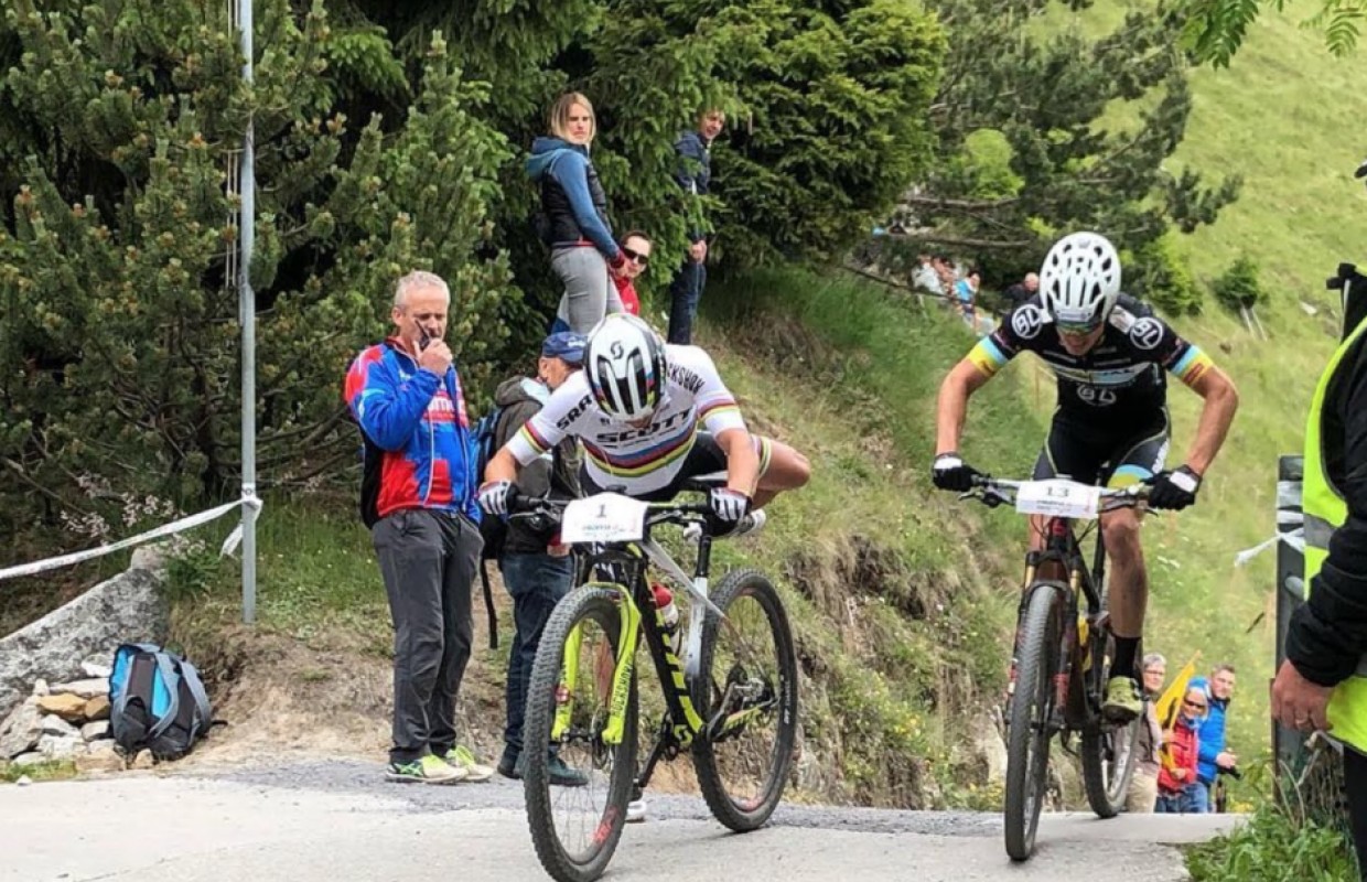 Schurter rompe la cadena y remonta, Mathias Fluckiger y Jolanda Neff ganan