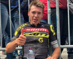 Schurter rompe la cadena y remonta, Mathias Fluckiger y Jolanda Neff ganan