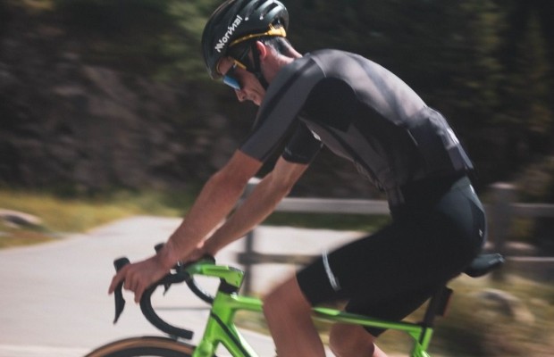 Kilian Jornet choisit le vélo le plus léger de Wilier pour ses connexions alpines brutales