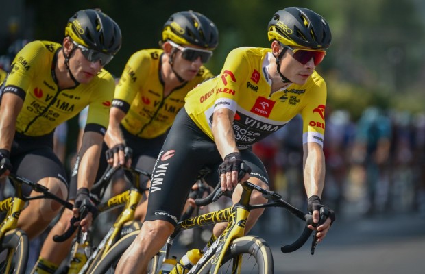 "Esta é uma informação falsa", responde a UCI às críticas sobre a segurança na corrida após a eliminação dos pinganillos