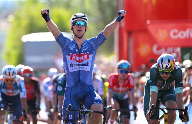 Wout van Aert, deuxième derrière Kaden Groves, nouveau leader de La Vuelta 2024