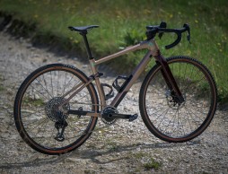 Nova BMC URS 2025: uma gravel que se rende ao MTB