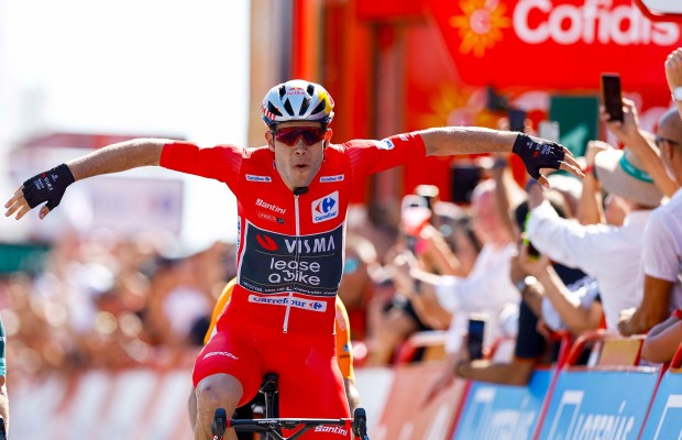Van Aert gana de rojo en la llegada al sprint en Castelo Branco