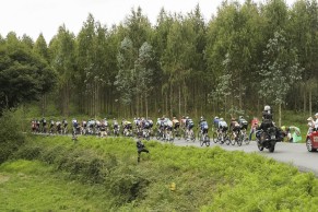 Eddie Dunbar takes a stage that once again leaves battle among the favorites in La Vuelta 2024