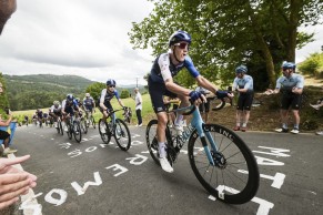 Eddie Dunbar takes a stage that once again leaves battle among the favorites in La Vuelta 2024