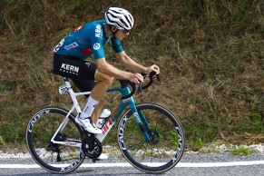 Pablo Castrillo homenajea a Manuel Azcona dando una victoria a Kern Pharma en La Vuelta 2024