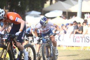Evie Richards wins an impressive sprint at the 2024 Short Track World Championships