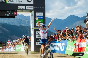 Evie Richards wins an impressive sprint at the 2024 Short Track World Championships