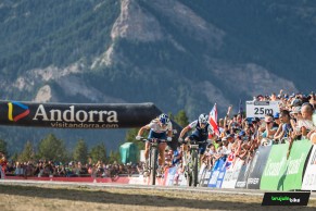 Evie Richards gana en un impresionante sprint el Mundial Short Track 2024