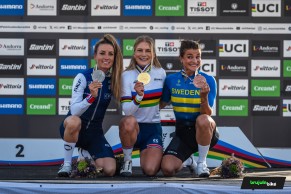 Evie Richards gana en un impresionante sprint el Mundial Short Track 2024