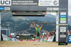Alan Hatherly remporte le Championnat du Monde XCO 2024