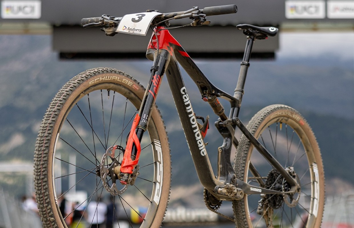 Cables, manual locks, and no electronics: that's how Hatherly's