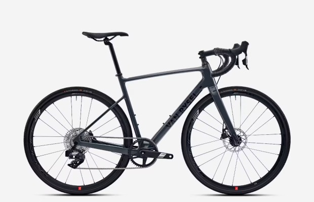 The Van Rysel NCR CF Apex is an unbeatable Allroad with electronic shifting