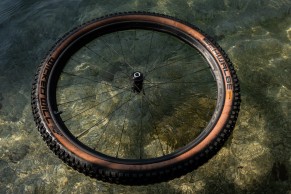 Fulcrum ventures into the Trail with the lightweight and durable Metal Carbon and Metal ALX