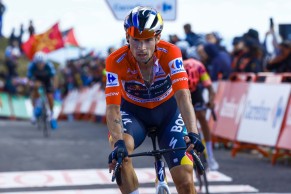 Eddie Dunbar wins the queen stage of La Vuelta, which did not create differences among the favorites
