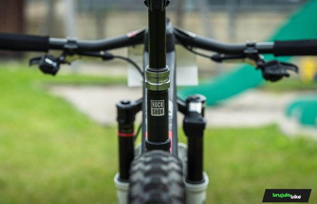 A RockShox patent shows an electronic dropper post with the battery located in the clamp area