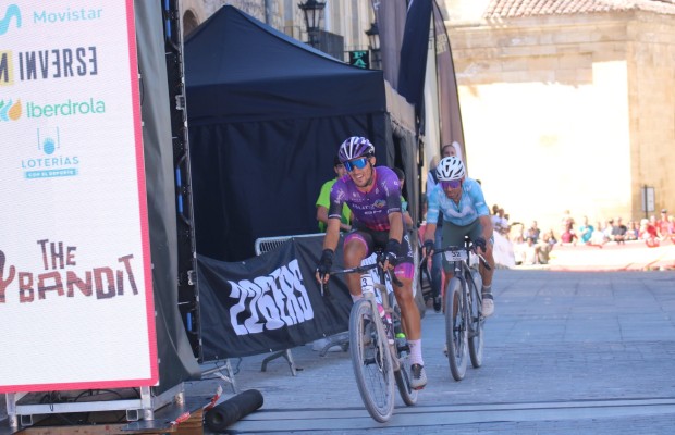 José Manuel Díaz le gana el sprint a Valverde y se proclama Campeón de España de Gravel