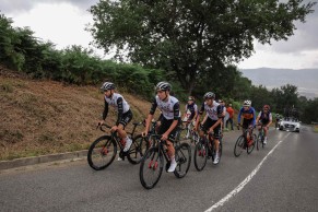 Los ciclistas sí pueden circular en paralelo y por la calzada