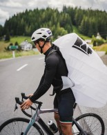 This backpack-balloon will make you go faster and safer