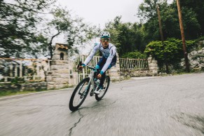 El campeón del mundo de gravel Matej Mohoric se accidenta en Girona a 2 semanas de defender el título