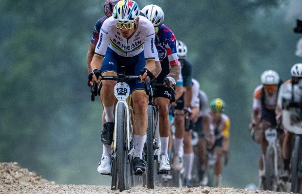 El campeón del mundo de gravel Matej Mohoric se accidenta en Girona a 2 semanas de defender el título