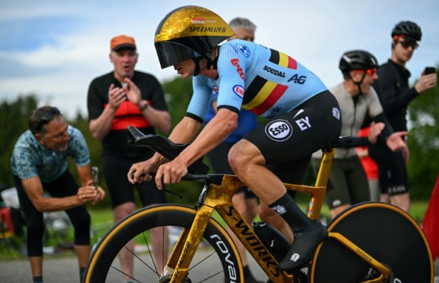 Cadence and leg pain, that's how Evenepoel calculated the pace to win the Time Trial World Championship without a power meter