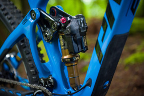 Fox changes the rules with its new intelligent Live Valve Neo shock absorber: it does not depend on other components, it does not have an intermediate mode, and it is the fastest