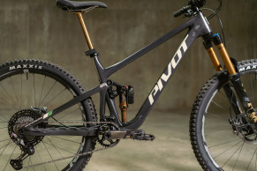 Fox changes the rules with its new intelligent Live Valve Neo shock absorber: it does not depend on other components, it does not have an intermediate mode, and it is the fastest