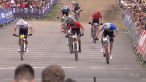 Koretzky wins a crowded sprint and takes the victory in the XCO World Cup at Lake Placid