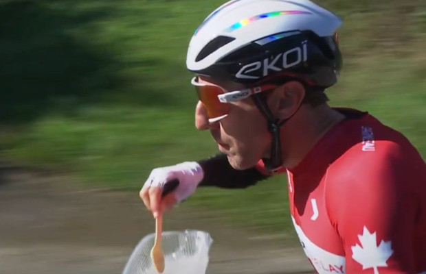 Michael Woods estaba comiendo bicarbonato cuando le grabaron con un tupper