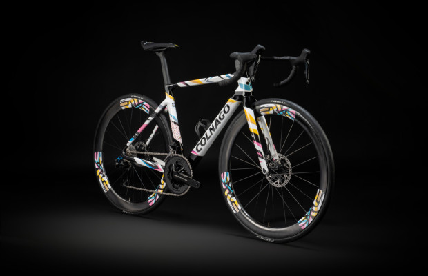 A Colnago de 17.000€ com o Pogacar foi coroada Campeã do Mundo