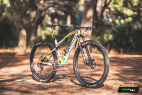 Nous avons testé le Pinarello Dogma XC, est-il aussi rapide que Tom Pidcock?