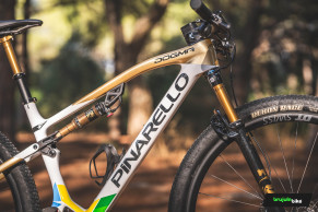 Nous avons testé le Pinarello Dogma XC, est-il aussi rapide que Tom Pidcock?