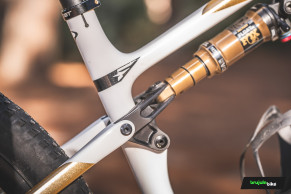 Nous avons testé le Pinarello Dogma XC, est-il aussi rapide que Tom Pidcock?