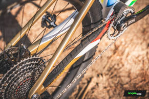 Nous avons testé le Pinarello Dogma XC, est-il aussi rapide que Tom Pidcock?