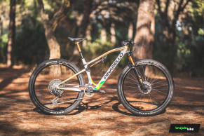 Nous avons testé le Pinarello Dogma XC, est-il aussi rapide que Tom Pidcock?