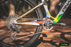 Nous avons testé le Pinarello Dogma XC, est-il aussi rapide que Tom Pidcock?