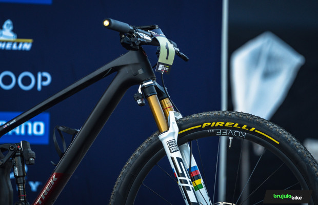 Ce prototype de fourche Rock Shox XCO avec des barres d'or pourrait faire revivre une technologie vieille de 22 ans