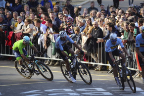 Controversy with the Belgian cyclists from Alpecin - did they help Van der Poel in the Gravel World Championship?