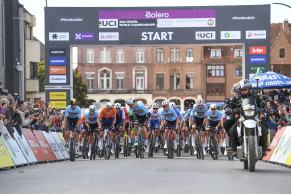 Controversy with the Belgian cyclists from Alpecin - did they help Van der Poel in the Gravel World Championship?