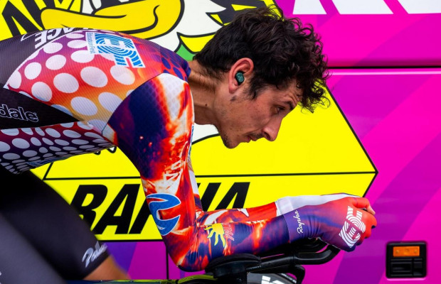 La tenue dont tout le monde parle est mise en vente. Tu aimes ça ?