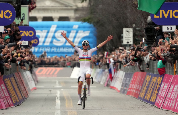 Tadej Pogacar cumple con los pronósticos en Il Lombardia 2024