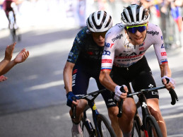 ¿Sentado o de pie? Por qué ya no se sube como antes en el ciclismo profesional