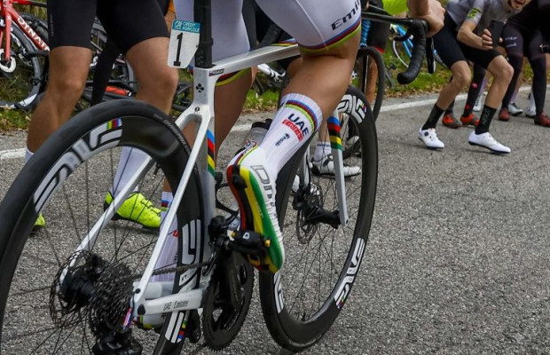 Os tênis mais especiais de Pogacar