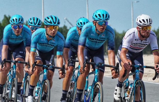 O que acontece com a equipe Astana-Qazaqstan? Se tornará um super time com licença chinesa?