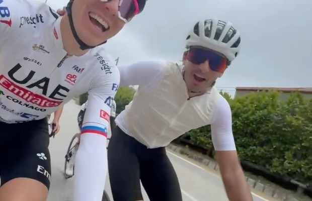 Carlos Sainz sobre sua jornada com Pogacar: "Uma recuperação ativa para ele. Para mim, a saída mais difícil da minha vida"