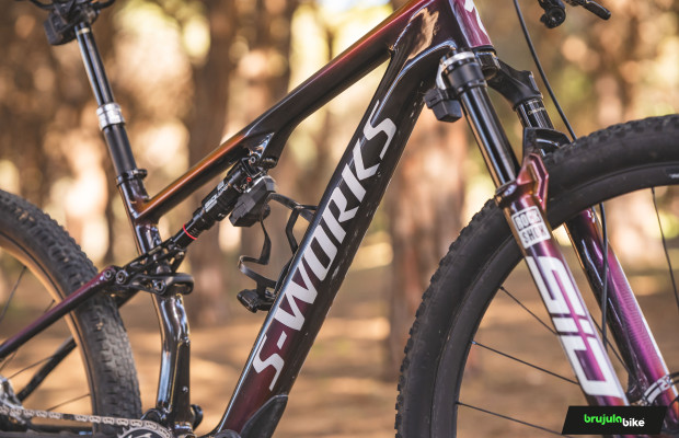 Testamos profundamente o sistema RockShox SID Flight Attendant: não é essencial, mas é difícil renunciar a ele quando o testas