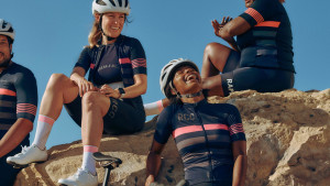 Rapha se asoma al precipicio ¿podría desaparecer la marca que cambió la forma de vestir a los ciclistas?