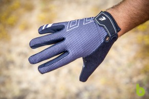 Probamos los guantes G10 Eassun para MTB: resistentes y cómodos para utilizar todo el año
