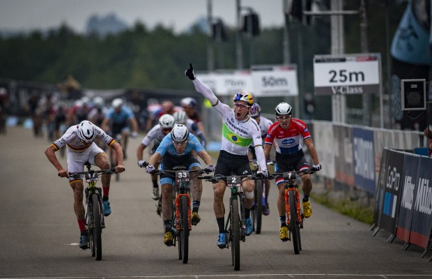 Avancini gana en un sprint numeroso el segundo Short Track de Nove Mesto
